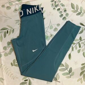 Women’s Nike Pro Leggings